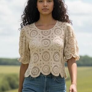 Solitaire Top: Crochet medallion Balloon puff sleeves Scalloped hem size med